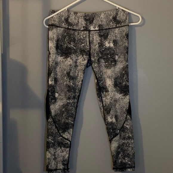 splatter design capri leggings - Picture 2 of 4